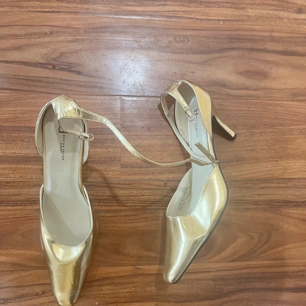 Elegant vintage Gold Women's closed toe Boston design Heels pumps